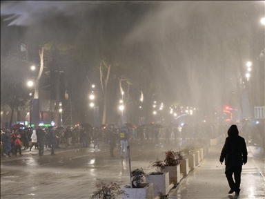 Албанская полиция применила водометы для разгона акции протеста оппозиции