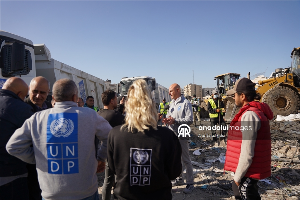 بلدية غزة تبدأ نقل 300 ألف متر مكعب نفايات من وسط المدينة