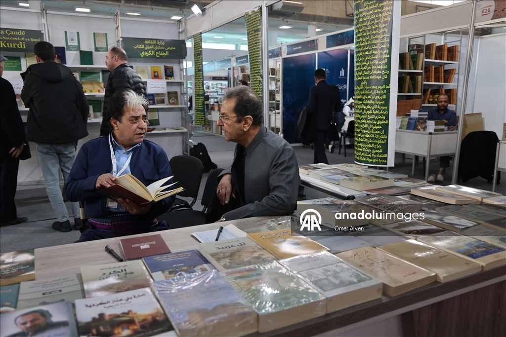 معرض دمشق الدولي يشهد أول مشاركة رسمية لكتب كردية بعد سقوط الأسد