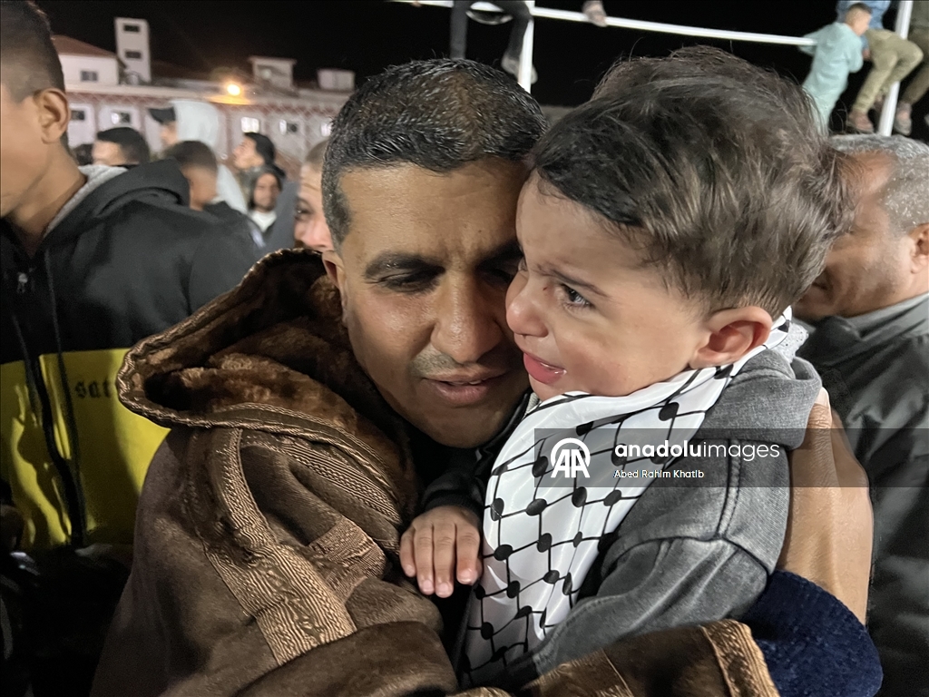 خان يونس.. 46 فلسطينيًا عائدًا عبر معبر رفح يلتقون بعائلاتهم