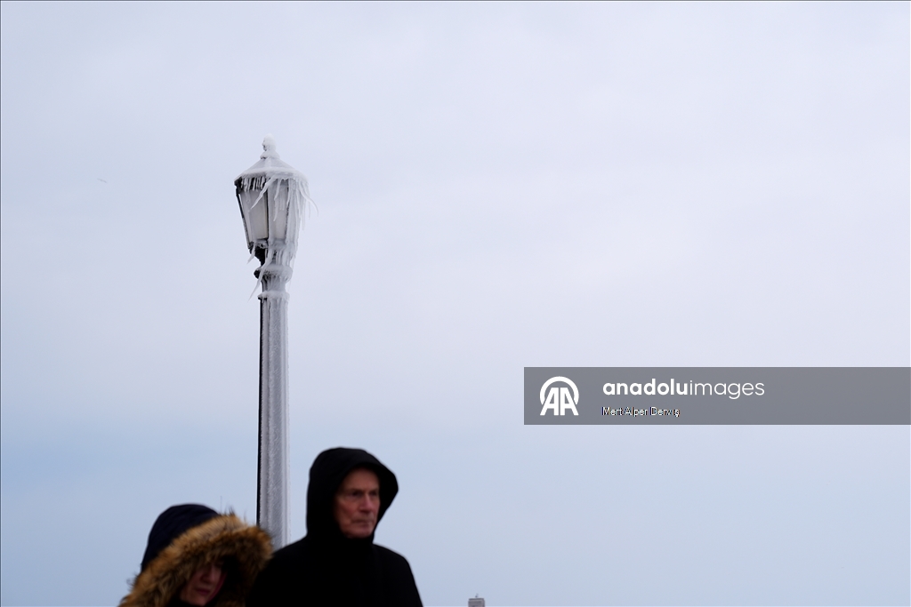 Ниагарский водопад частично замерз