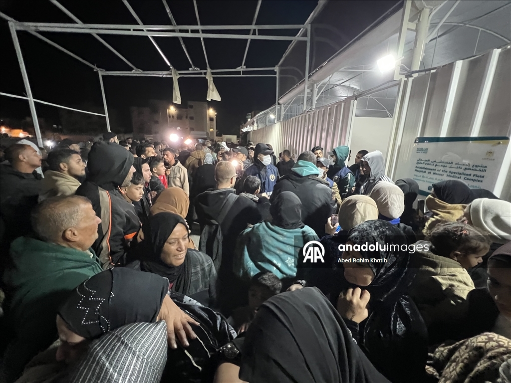 خان يونس.. 46 فلسطينيًا عائدًا عبر معبر رفح يلتقون بعائلاتهم