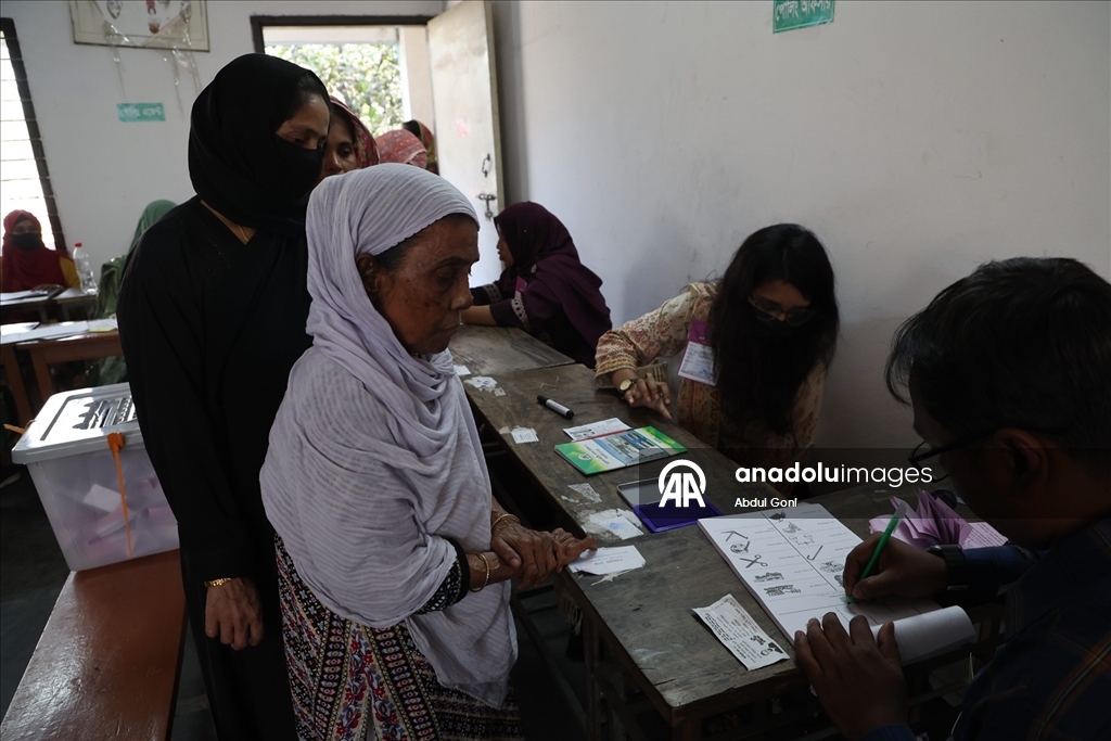 Bangladeş, 2024'teki protestoların ardından ilk genel seçim için sandık başında
