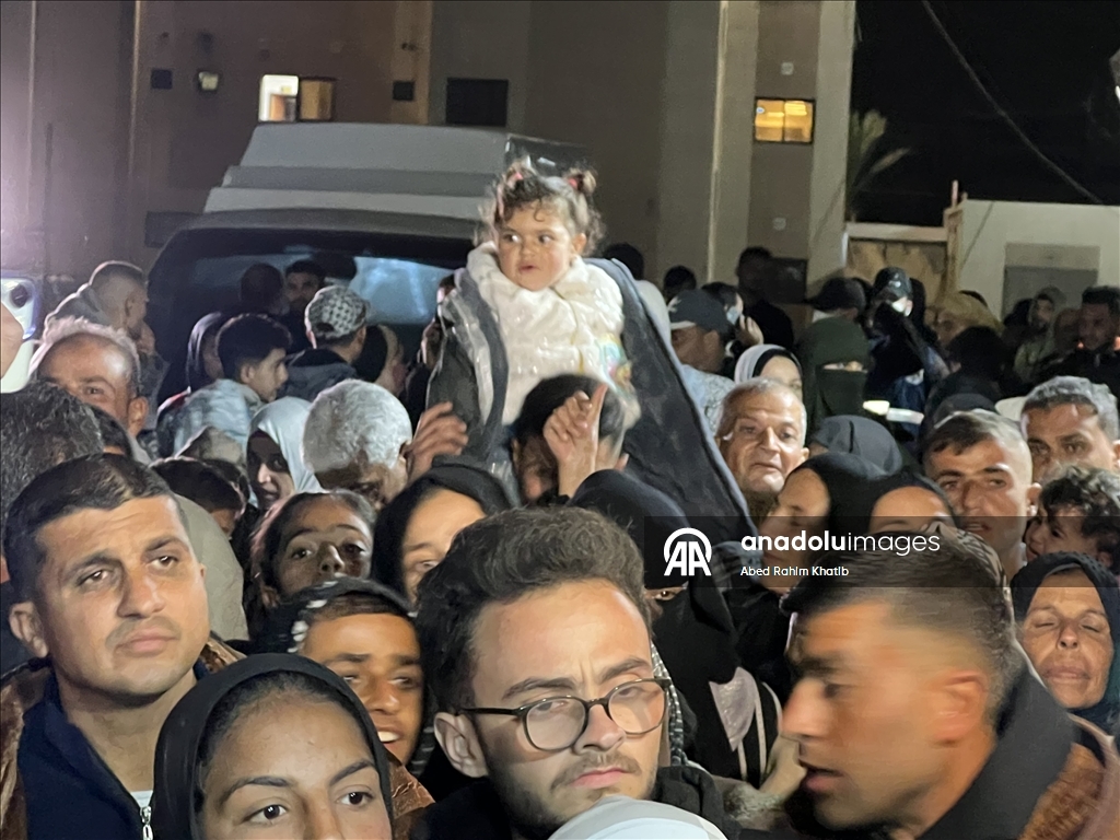 خان يونس.. 46 فلسطينيًا عائدًا عبر معبر رفح يلتقون بعائلاتهم