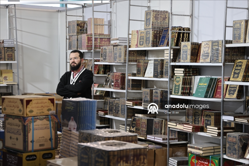 معرض دمشق الدولي يشهد أول مشاركة رسمية لكتب كردية بعد سقوط الأسد