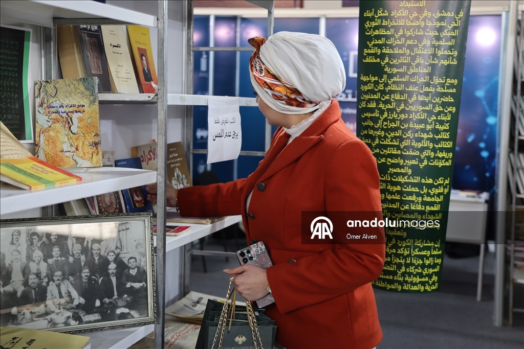 معرض دمشق الدولي يشهد أول مشاركة رسمية لكتب كردية بعد سقوط الأسد