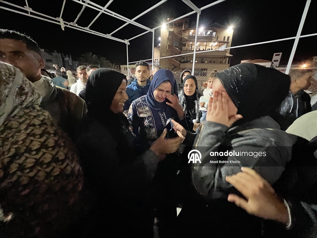 خان يونس.. 46 فلسطينيًا عائدًا عبر معبر رفح يلتقون بعائلاتهم