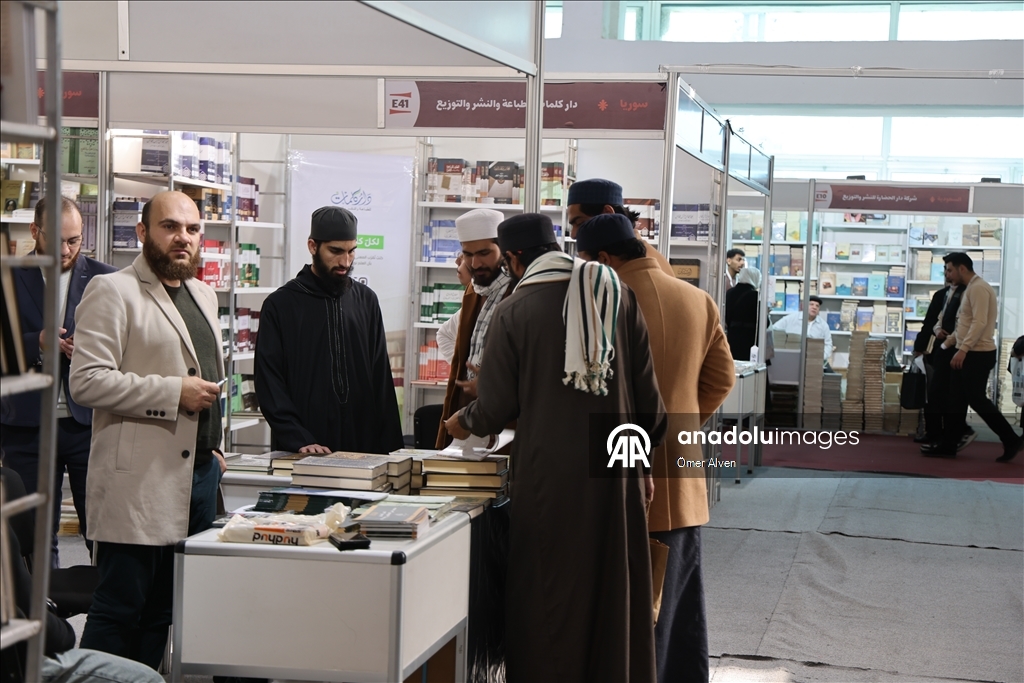 معرض دمشق الدولي يشهد أول مشاركة رسمية لكتب كردية بعد سقوط الأسد