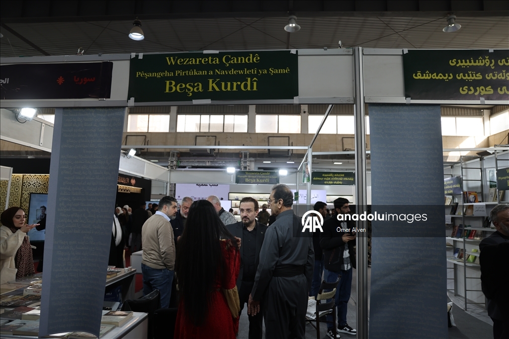 معرض دمشق الدولي يشهد أول مشاركة رسمية لكتب كردية بعد سقوط الأسد