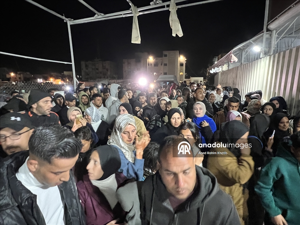 خان يونس.. 46 فلسطينيًا عائدًا عبر معبر رفح يلتقون بعائلاتهم