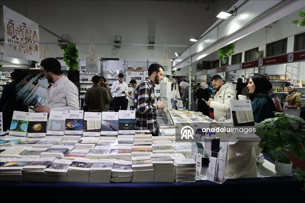 معرض دمشق الدولي يشهد أول مشاركة رسمية لكتب كردية بعد سقوط الأسد