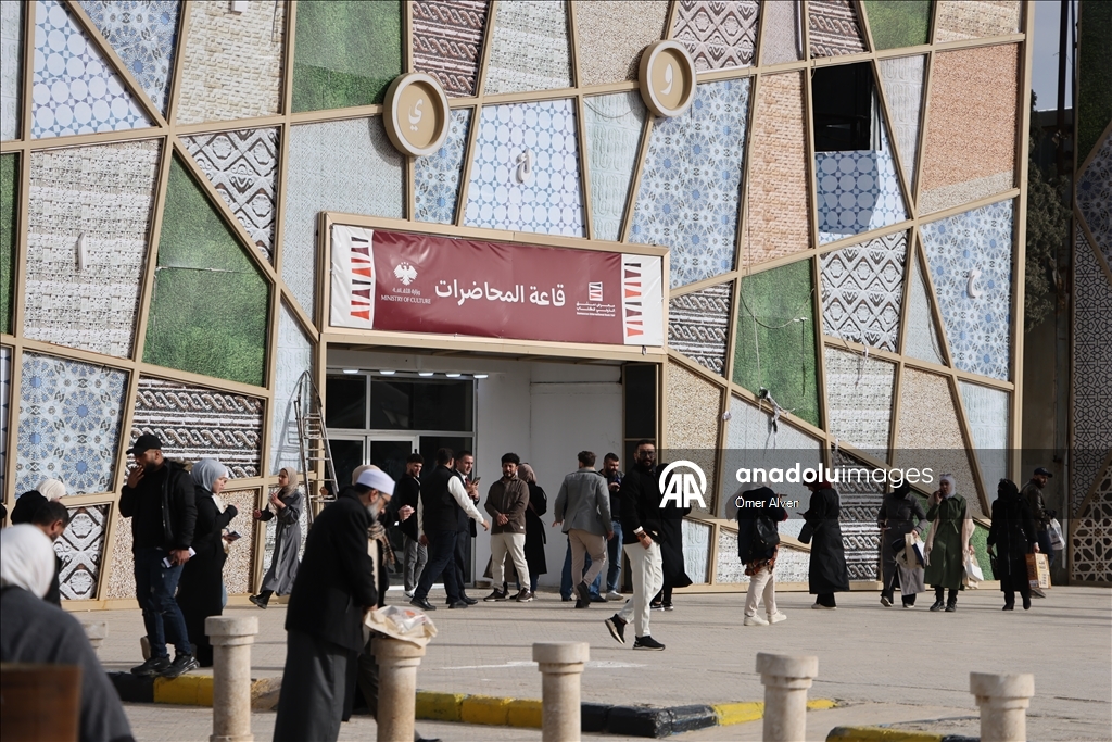 معرض دمشق الدولي يشهد أول مشاركة رسمية لكتب كردية بعد سقوط الأسد