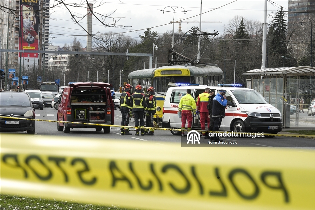 Jedna osoba poginula, više povrijeđenih nakon iskakanja tramvaja iz šina u centru Sarajeva