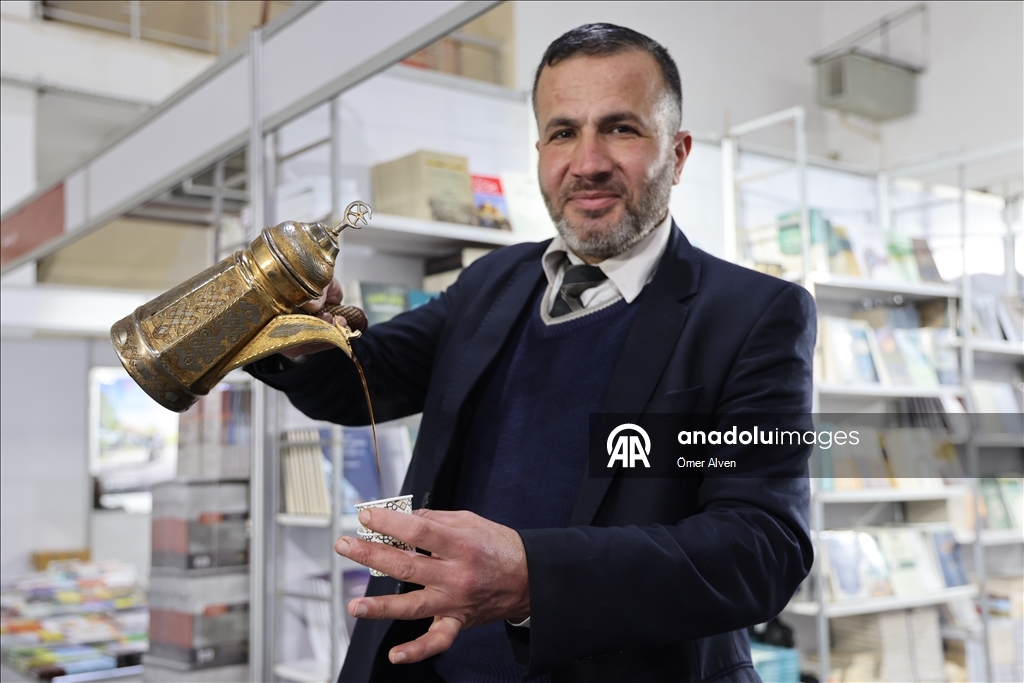 معرض دمشق الدولي يشهد أول مشاركة رسمية لكتب كردية بعد سقوط الأسد