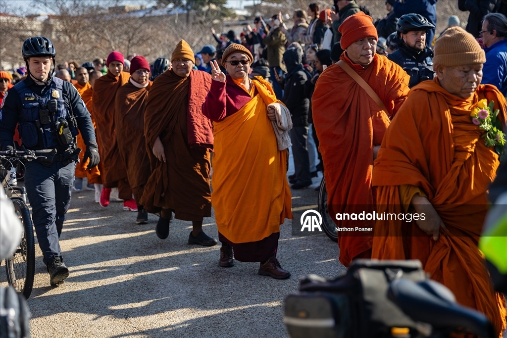 “Barış Yürüyüşü”ne çıkan Budist keşişler Washington'a ulaştı 