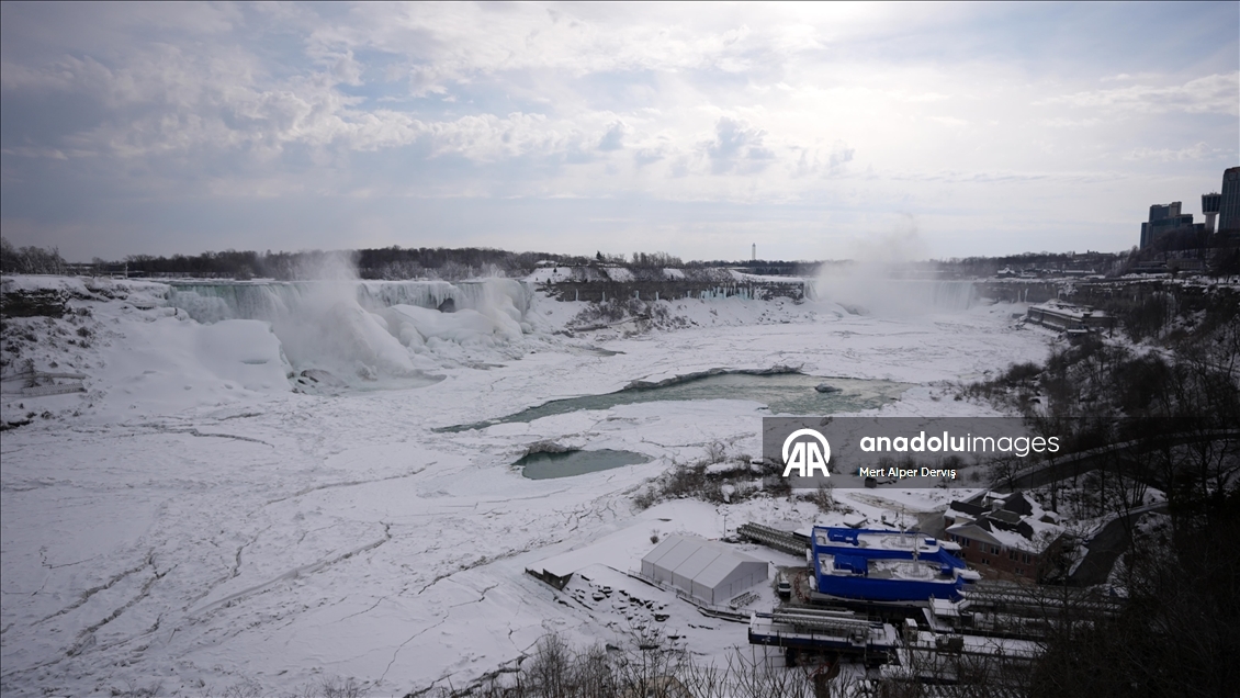 Niagara Şelalesi kısmen dondu 