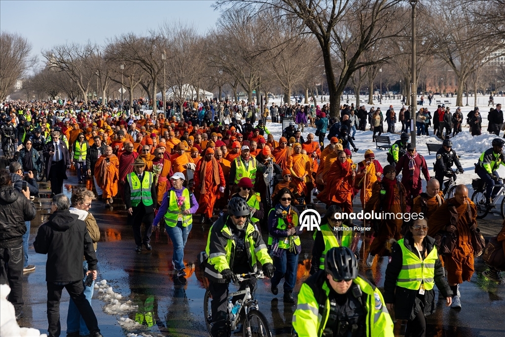 “Barış Yürüyüşü”ne çıkan Budist keşişler Washington'a ulaştı 