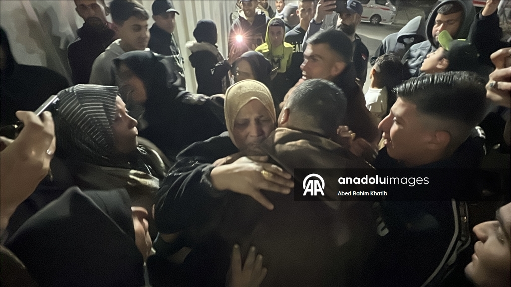 خان يونس.. 46 فلسطينيًا عائدًا عبر معبر رفح يلتقون بعائلاتهم