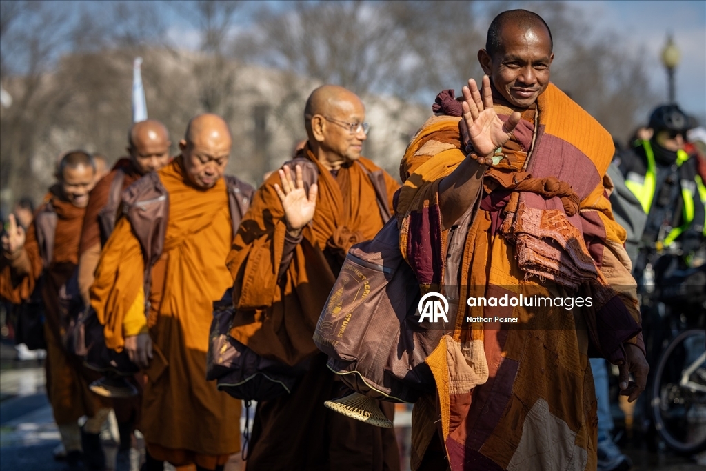“Barış Yürüyüşü”ne çıkan Budist keşişler Washington'a ulaştı 