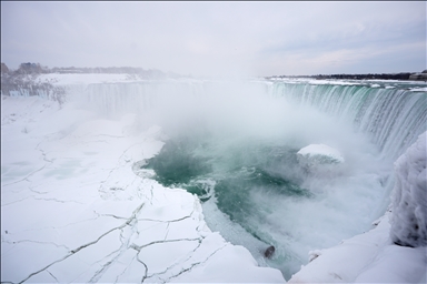 Ниагарский водопад частично замерз