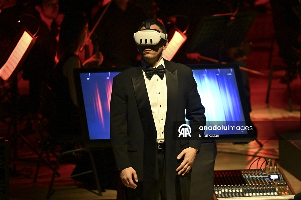 CSO, evrenin varoluşunu dijital enstrümanlarla anlatan "Kozmik Senfoni"nin Türkiye prömiyerini yaptı