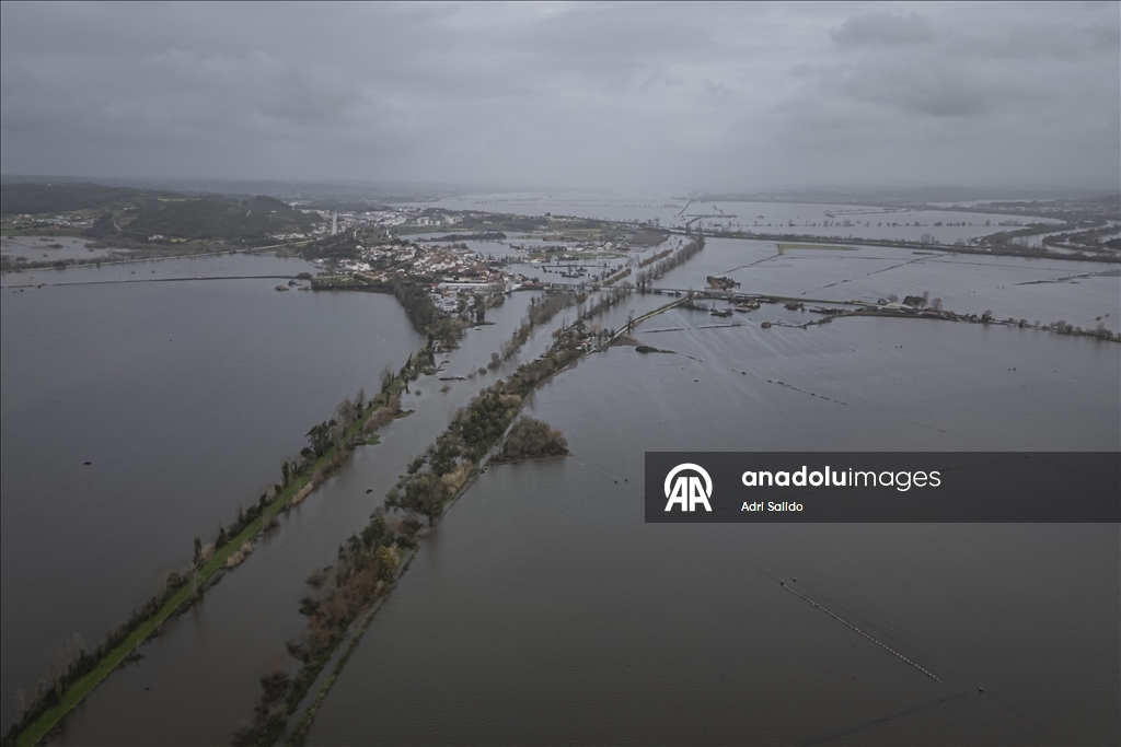 В Португалии из-за наводнений эвакуировали несколько тысяч человек