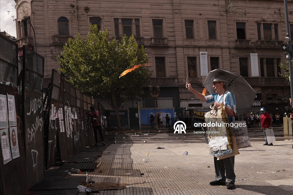 В Аргентине в ходе протестов против трудовой реформы задержали десятки человек