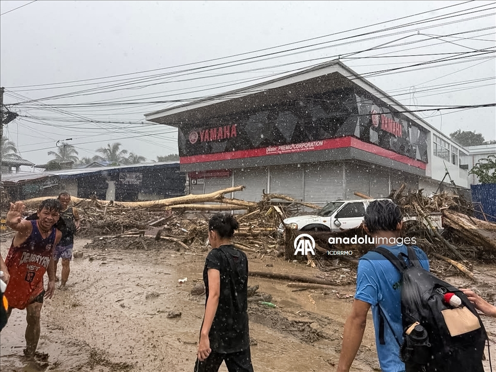 Жертвами тропического шторма на Филиппинах стали восемь человек