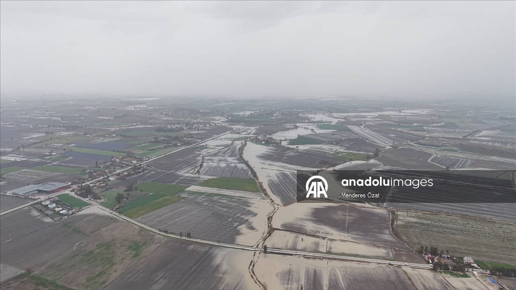 Osmaniye'de sağanak nedeniyle bazı evleri ve tarım arazilerini su bastı