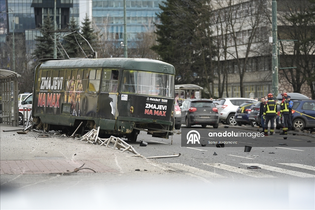 Сараево: Трамвай сошел с рельсов, один человек погиб