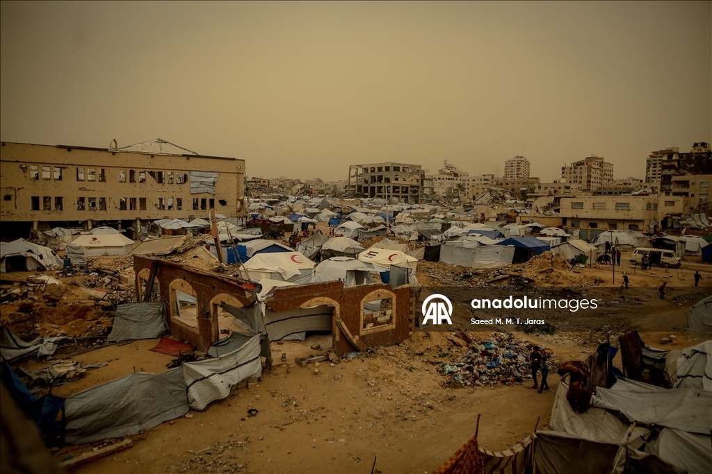 Gazze'de kum fırtınası etkili oldu