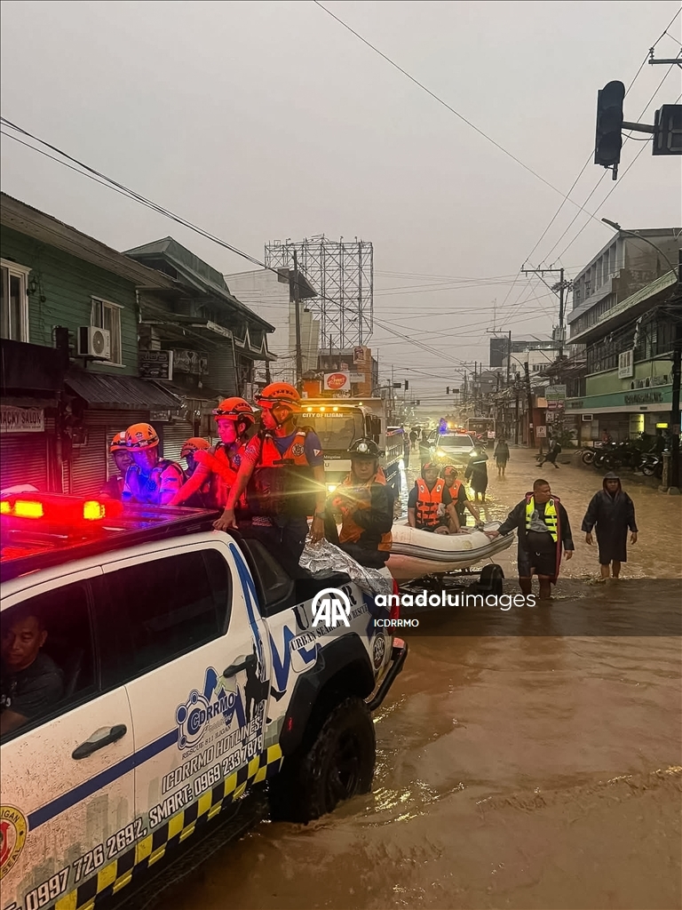 Жертвами тропического шторма на Филиппинах стали восемь человек