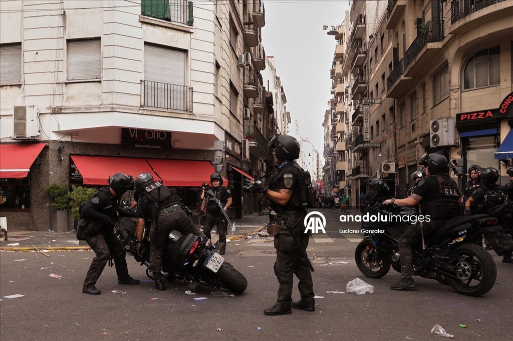 В Аргентине в ходе протестов против трудовой реформы задержали десятки человек
