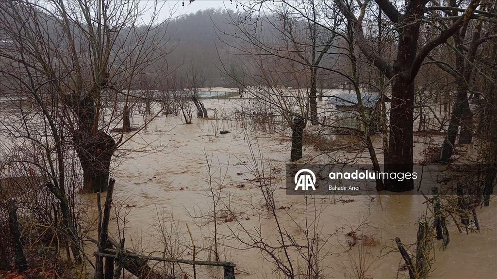 Isparta'da sağanak etkili oluyor