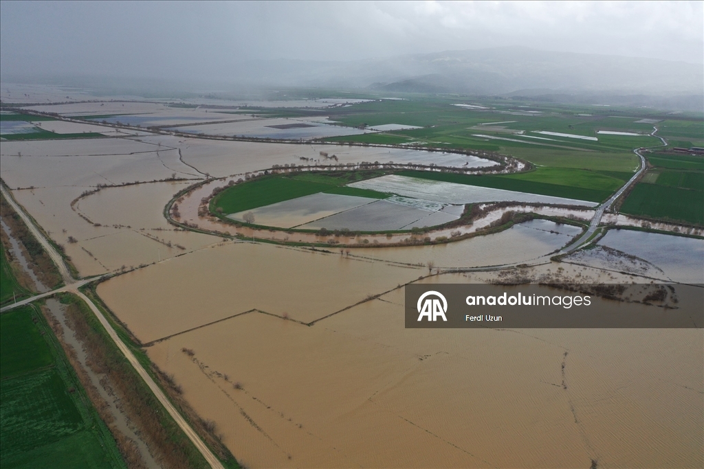 Aydın'da sağanak sonucu Büyük Menderes Nehri taştı