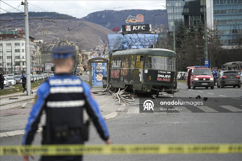 Сараево: Трамвай сошел с рельсов, один человек погиб