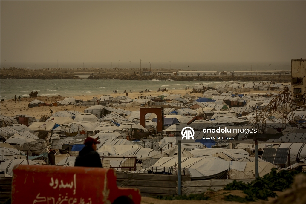 Gazze'de kum fırtınası etkili oldu