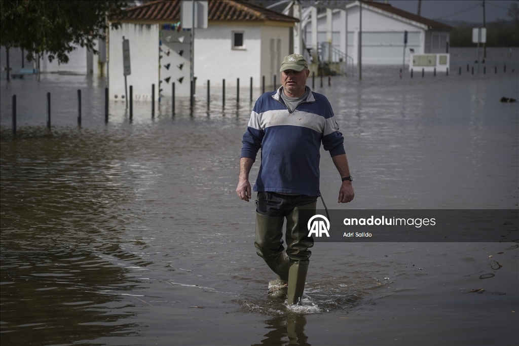 В Португалии из-за наводнений эвакуировали несколько тысяч человек