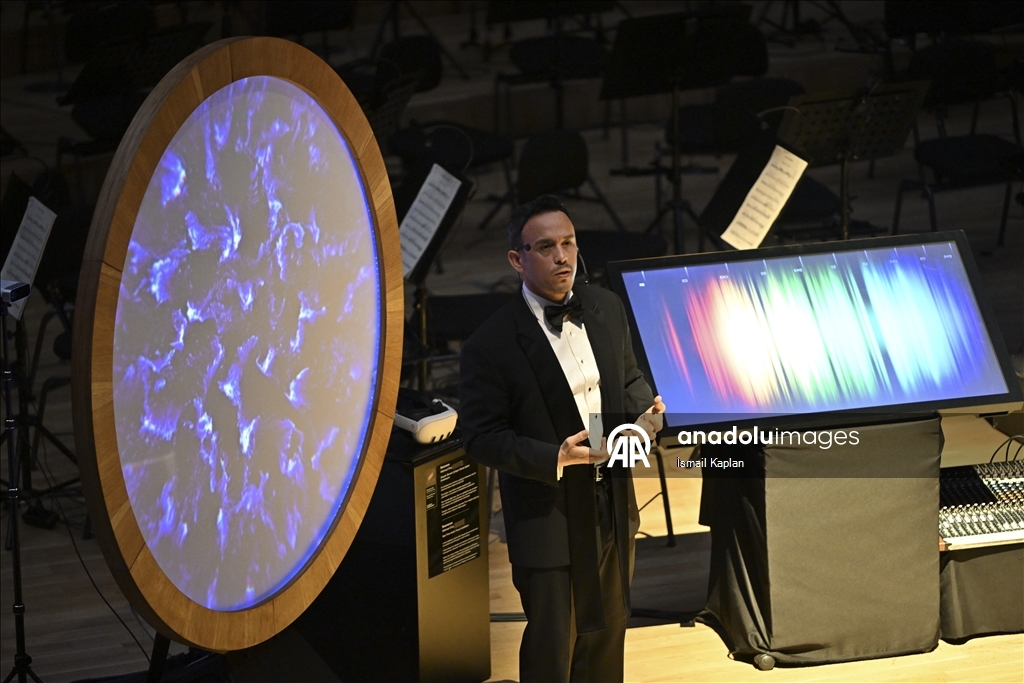 CSO, evrenin varoluşunu dijital enstrümanlarla anlatan "Kozmik Senfoni"nin Türkiye prömiyerini yaptı