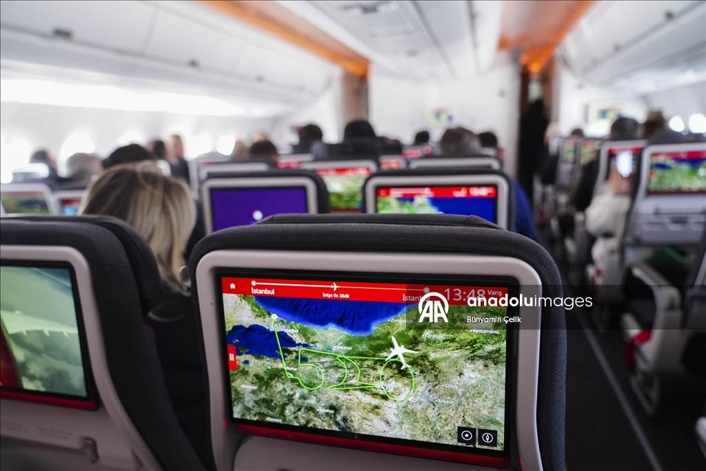 إسطنبول.. صور 100 ألف موظف تزيّن الطائرة 500 للخطوط التركية