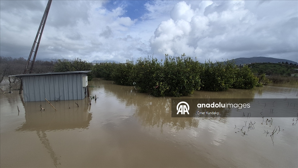 Muğla'da kuvvetli yağış nedeniyle sel ve su taşkınları yaşanıyor
