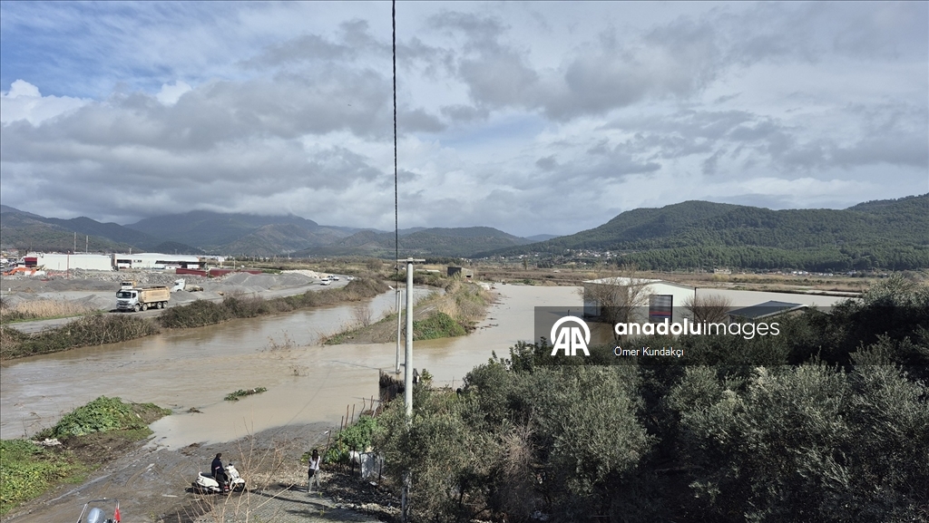Muğla'da kuvvetli yağış nedeniyle sel ve su taşkınları yaşanıyor