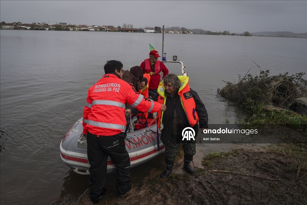 В Португалии из-за наводнений эвакуировали несколько тысяч человек