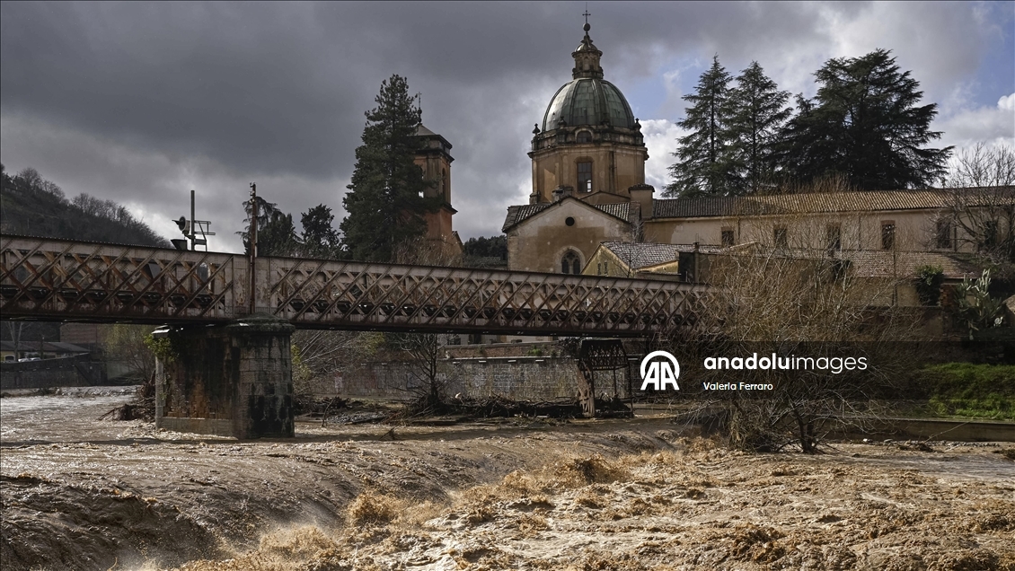 İtalya'da şiddetli yağışların yol açtığı heyelanda 1 kişi öldü, 2 kişi yaralandı