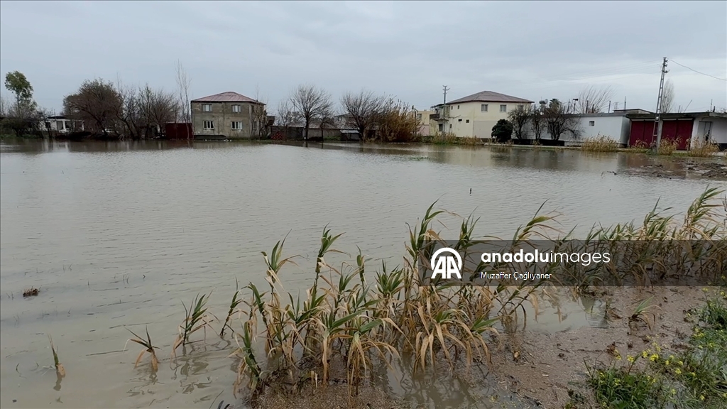 Osmaniye'de sağanak nedeniyle bazı evleri ve tarım arazilerini su bastı