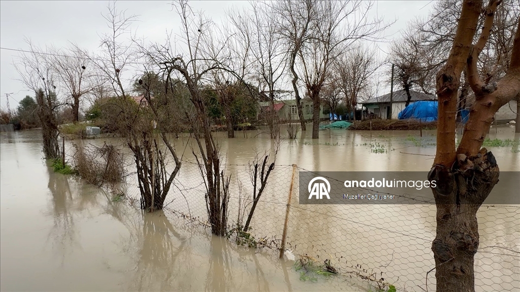 Osmaniye'de sağanak nedeniyle bazı evleri ve tarım arazilerini su bastı