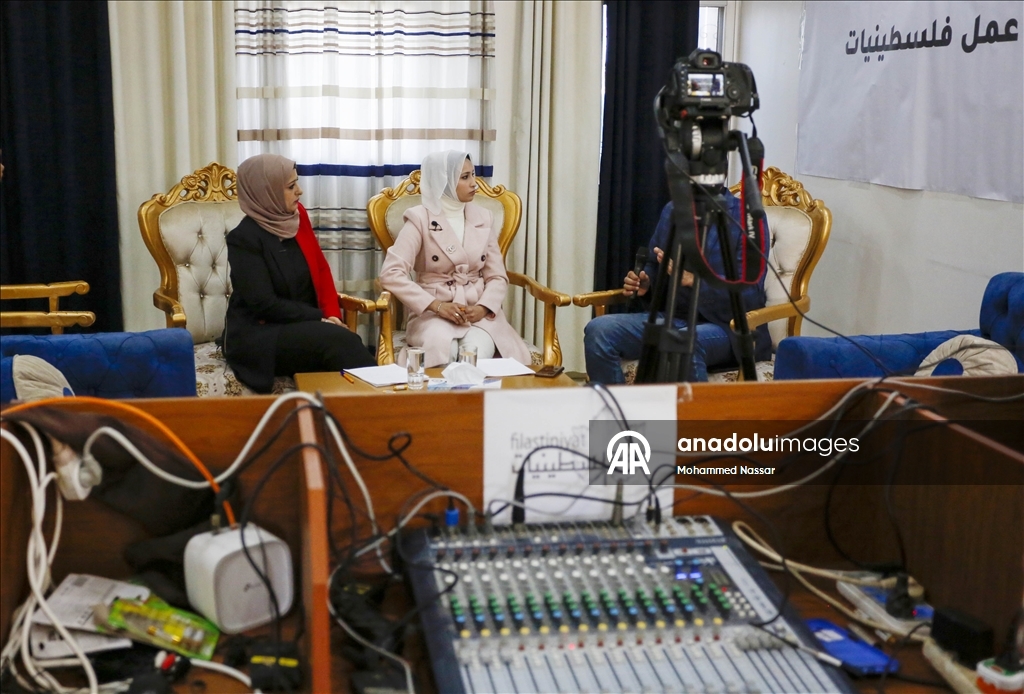 В Газе начала вещание первая радиостанция