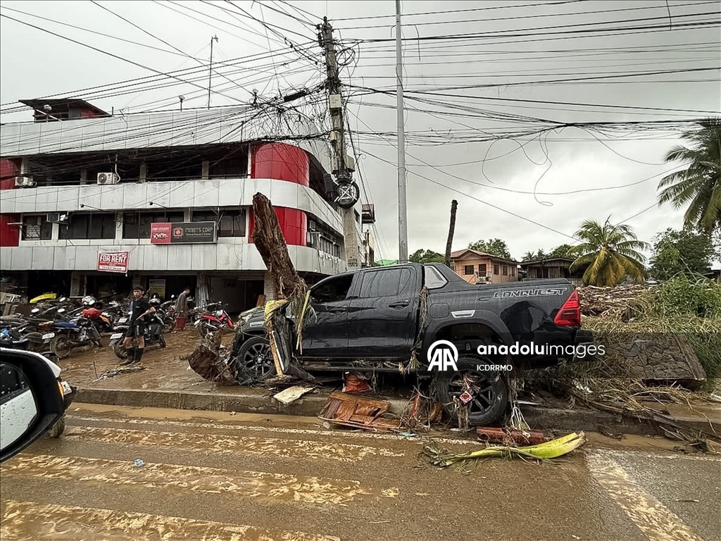 Жертвами тропического шторма на Филиппинах стали восемь человек