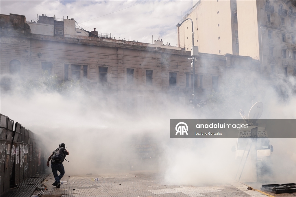 В Аргентине в ходе протестов против трудовой реформы задержали десятки человек