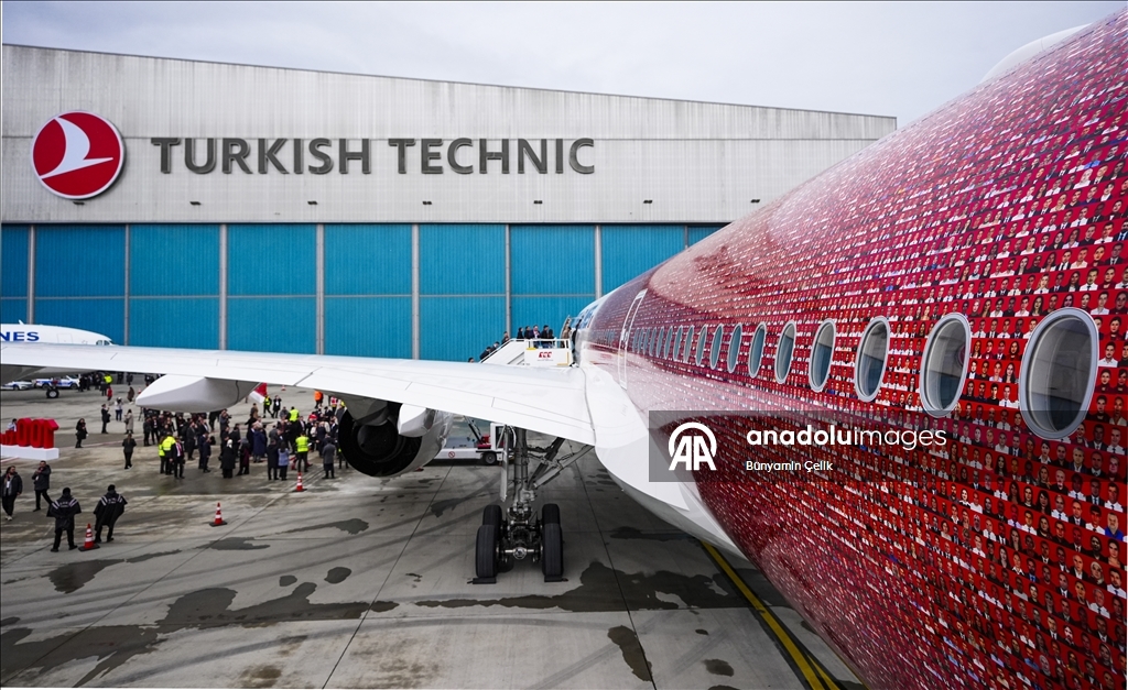 إسطنبول.. صور 100 ألف موظف تزيّن الطائرة 500 للخطوط التركية